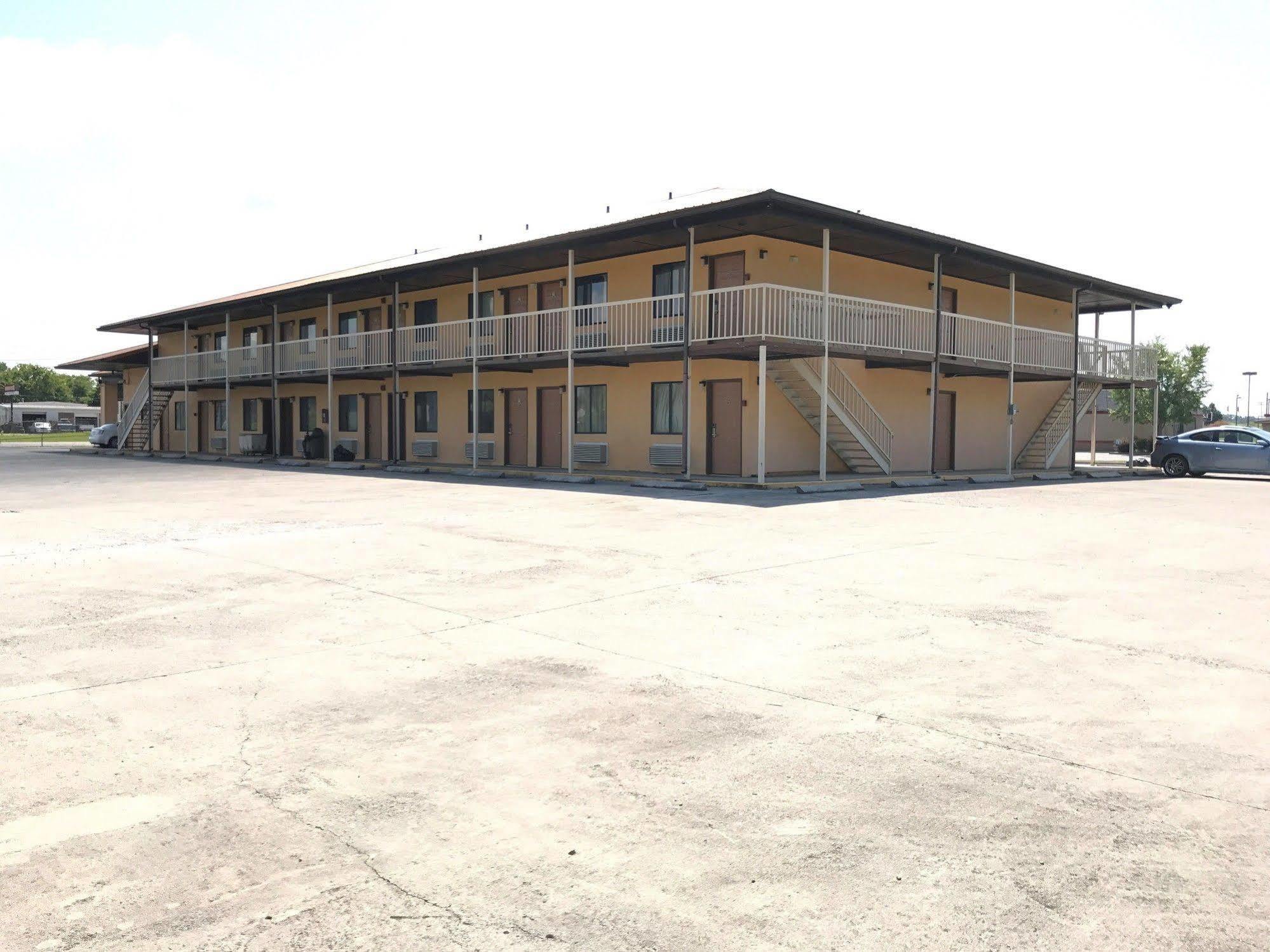 Motor Inns Of America Madisonville Екстериор снимка