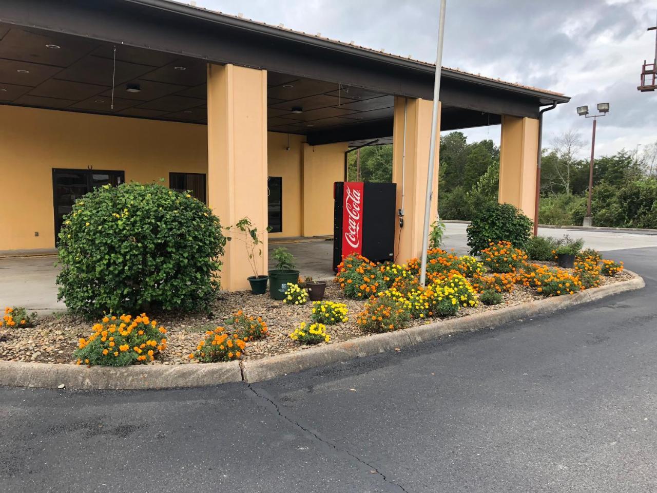Motor Inns Of America Madisonville Екстериор снимка